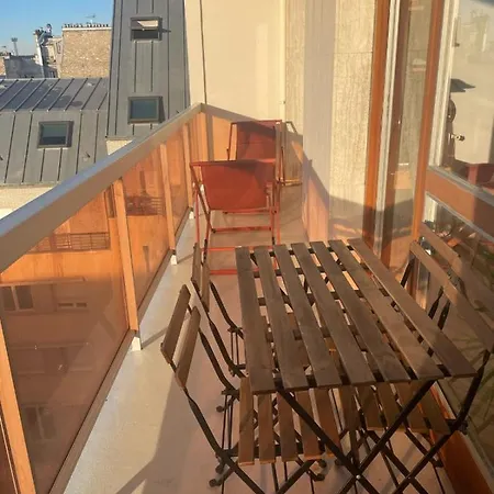 With Balcony And Natural Light Lägenhet *